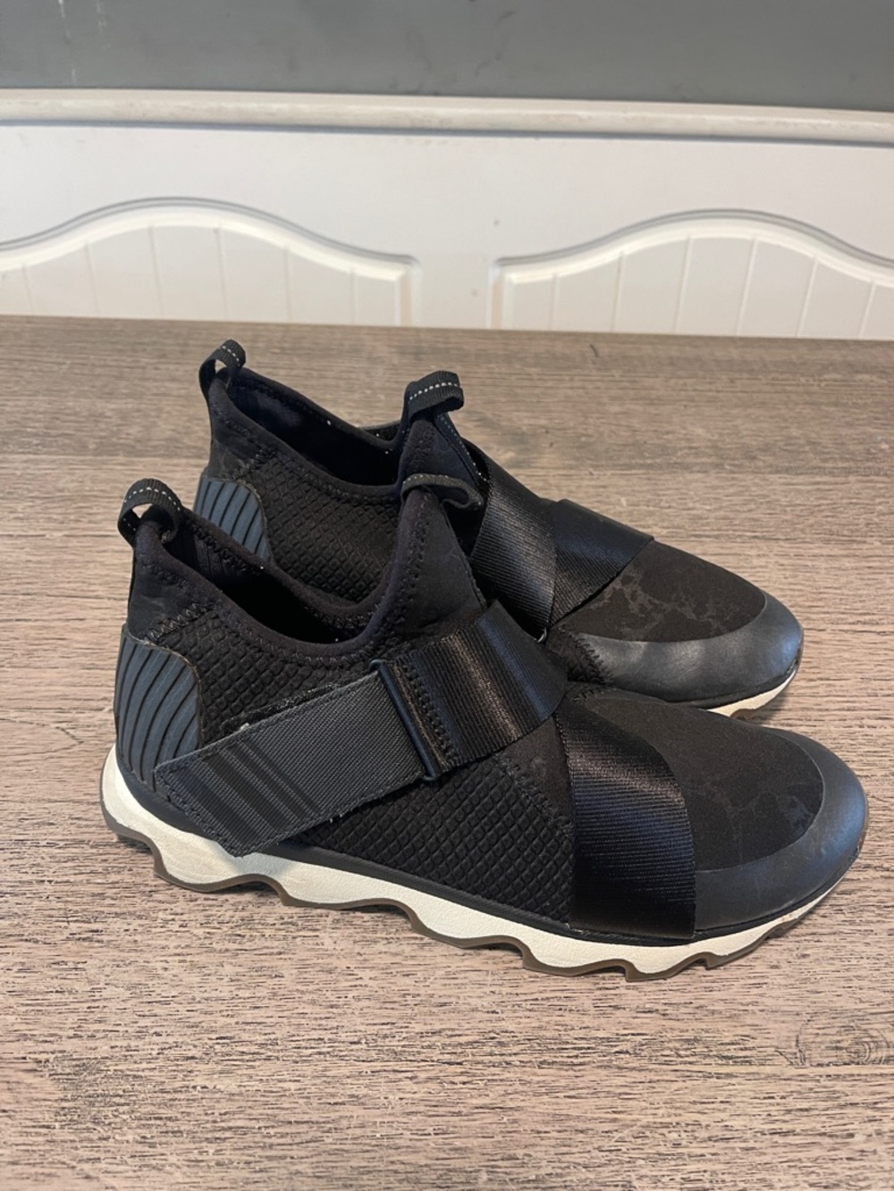 Sorel Shoes Women’s Sz 8.5 M Kinetic Slip On Sneakers‎ Black Strap